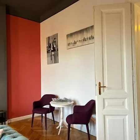 Joy Prefectura 13 Apartment