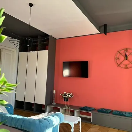 Joy Prefectura 13 Apartment